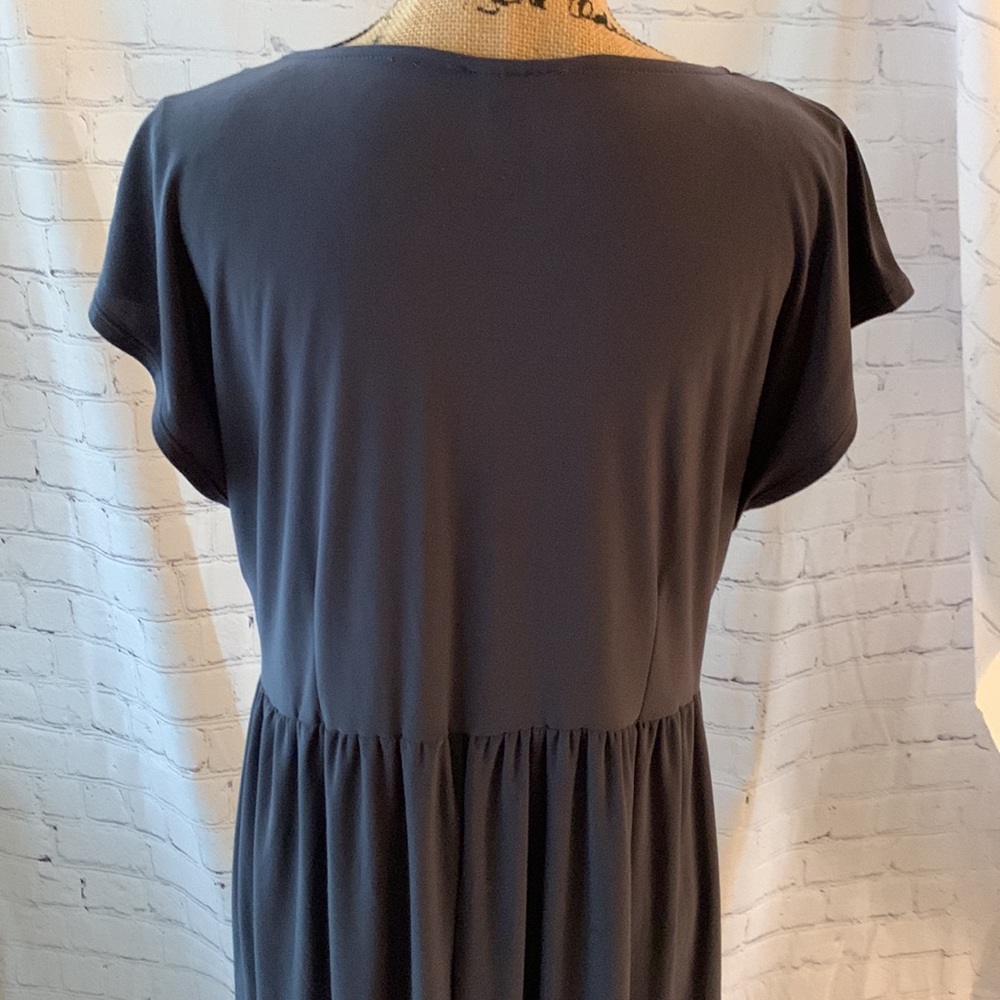 Women’s Long Sleeveless Dress Brooch with Empire Waist - Picture 7 of 7